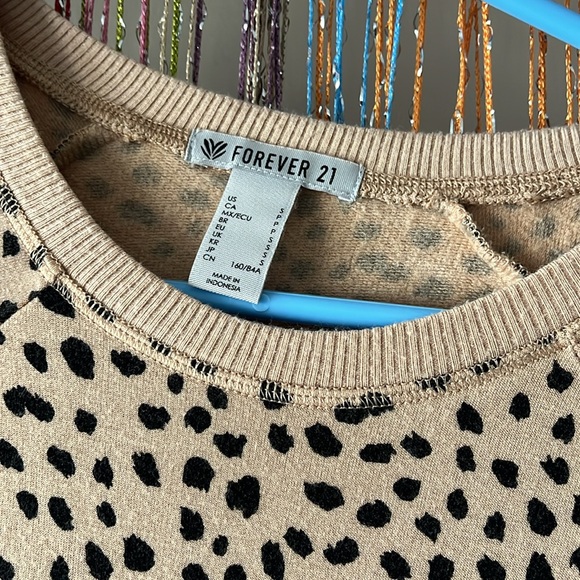Forever 21 cropped lightweight cheetah print sweater 🐆 - Picture 4 of 9